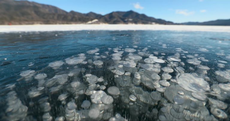 糠平湖のアイスバブル